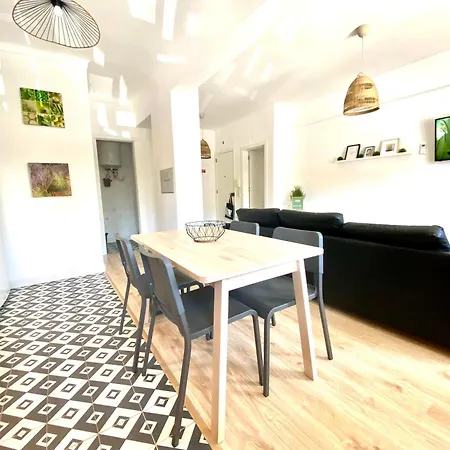 Abesbilico-zona Central-ar Condicionado-perto Praias דירה